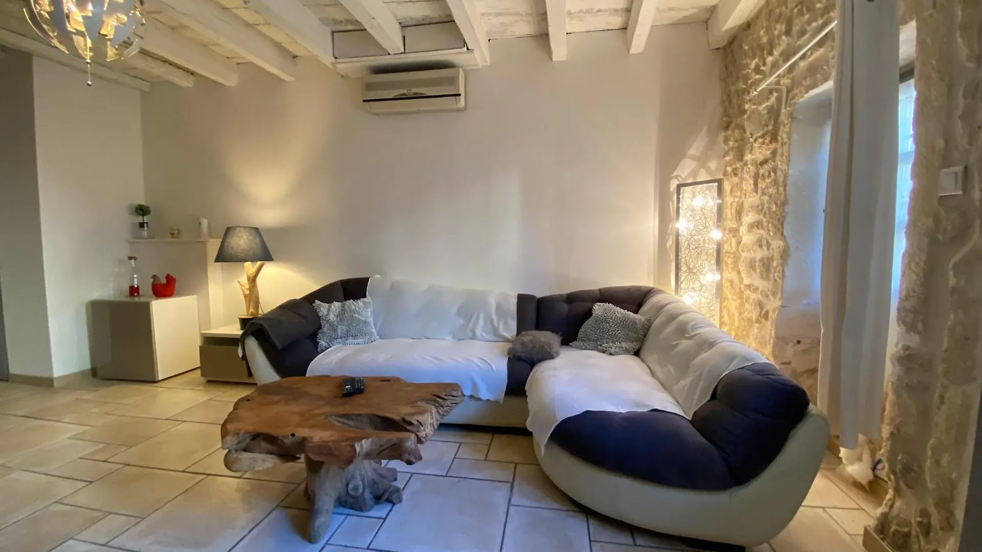 Holiday home Bienvenue Au 6 - Calme Et Charme De La Pierre. Villa Fourques  France